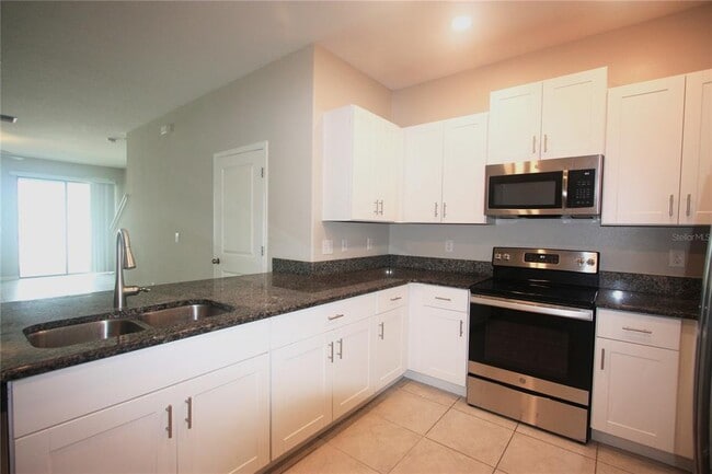 Building Photo - 812 Royal Empress Dr