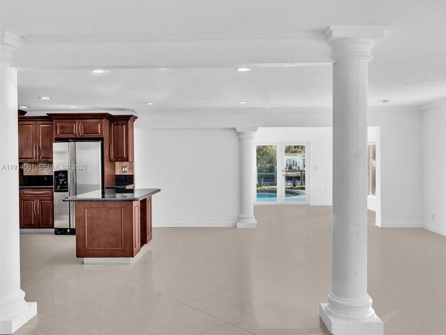 Building Photo - 4416 SW 35th Ave