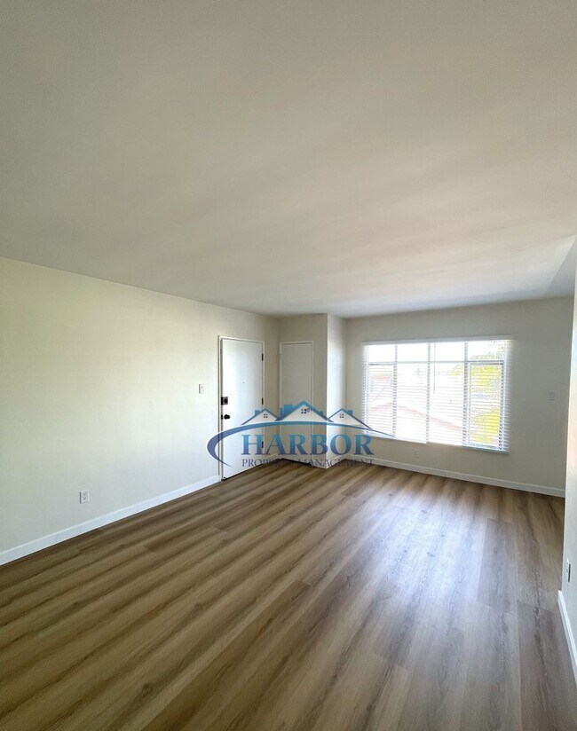 Building Photo - 4367 W 133rd St