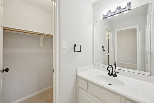 Building Photo - 3002 Autumn Cove Ct