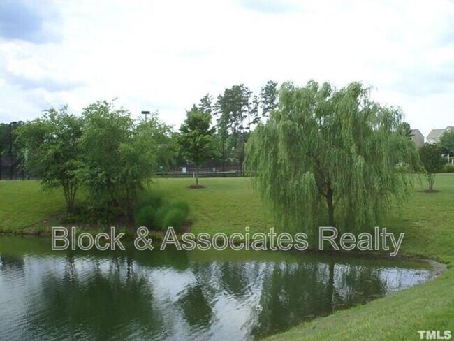 Building Photo - 412 Canyon Lake Cir