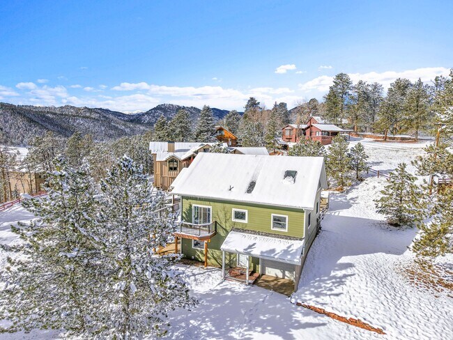 Building Photo - 28585 Evergreen Manor Dr