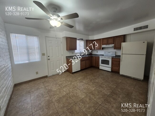 Building Photo - 6711 E Hawk Dr