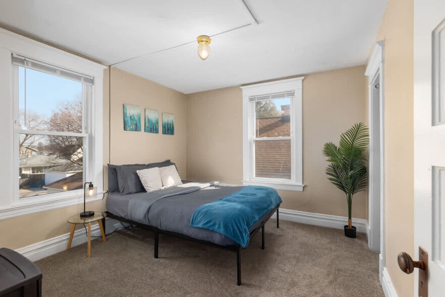 Building Photo - 1059 Watson St SW