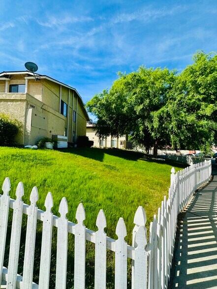 Building Photo - 6005 Hill Dale Ct