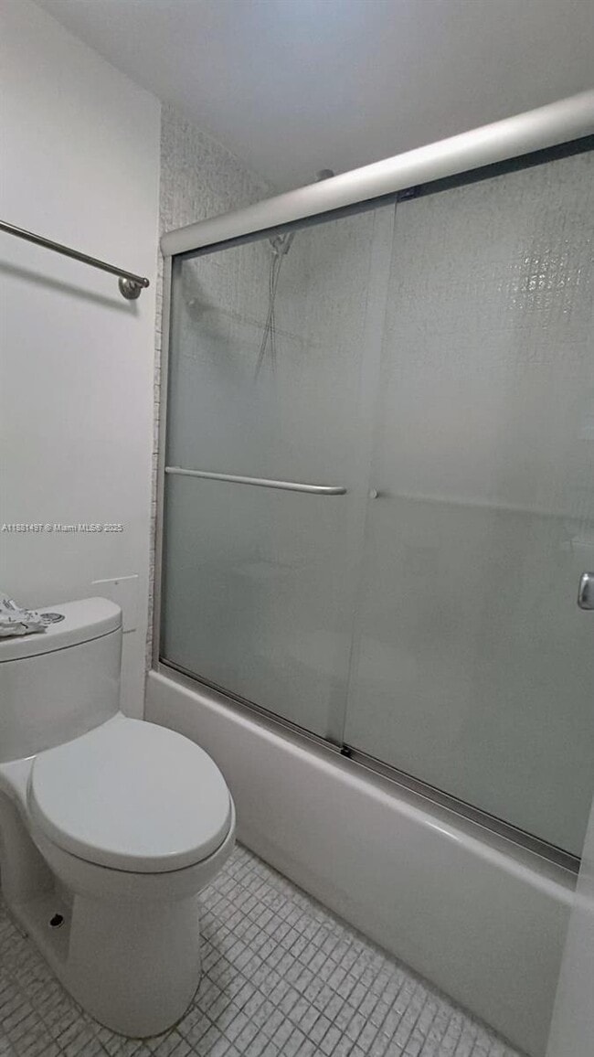 Building Photo - 3475 N Country Club Dr