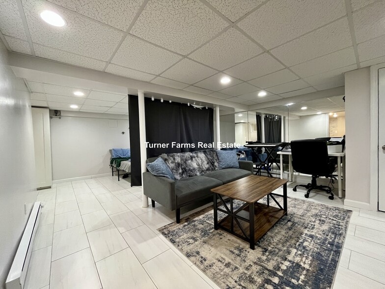 Building Photo - 77 Fairfax St