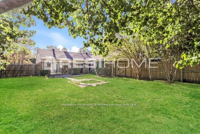 Building Photo - 2213 Salerno Dr