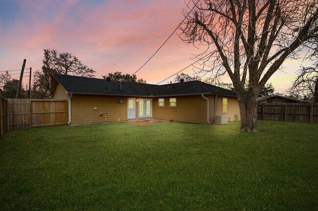 Building Photo - 3410 Truxton Dr