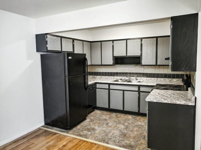 Primary Photo - Briscoe Apartments