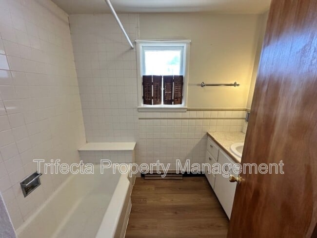 Building Photo - 622 Miller Dr