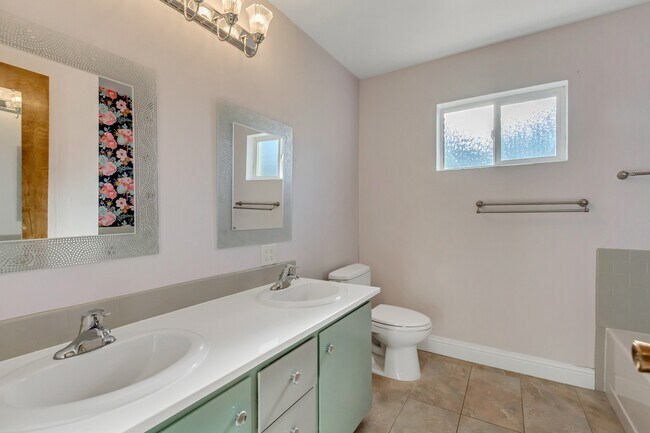 Building Photo - 450 N 500 E