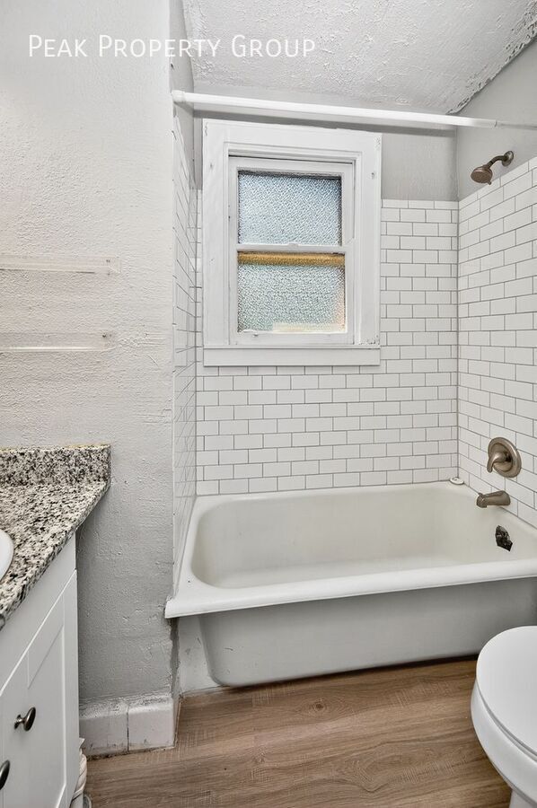 Building Photo - 3379 Morrison Ave