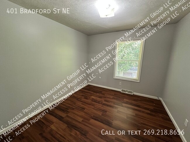 Building Photo - 401 Bradford St NE