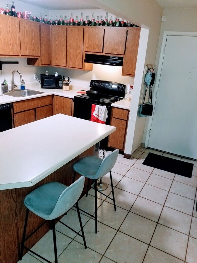 Building Photo - 1 Bed, 1 Bath. Condo! Next to the Heart of NAU Campus!  - Students & Cats OK!! NO Dogs! Avail. Ma...
