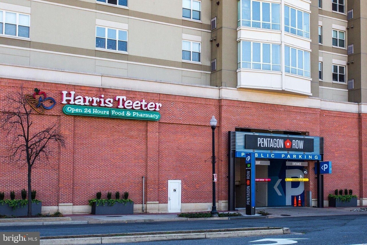 Building Photo - 2321 25th St S