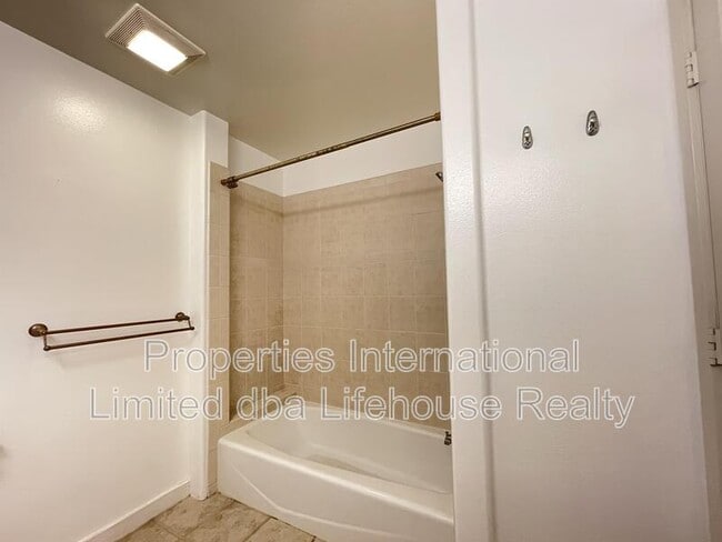 Building Photo - 92-1001 Alii'nui Drive - 14A
