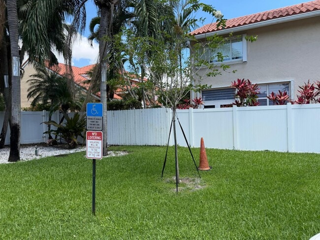 Building Photo - 3780 Amalfi Dr