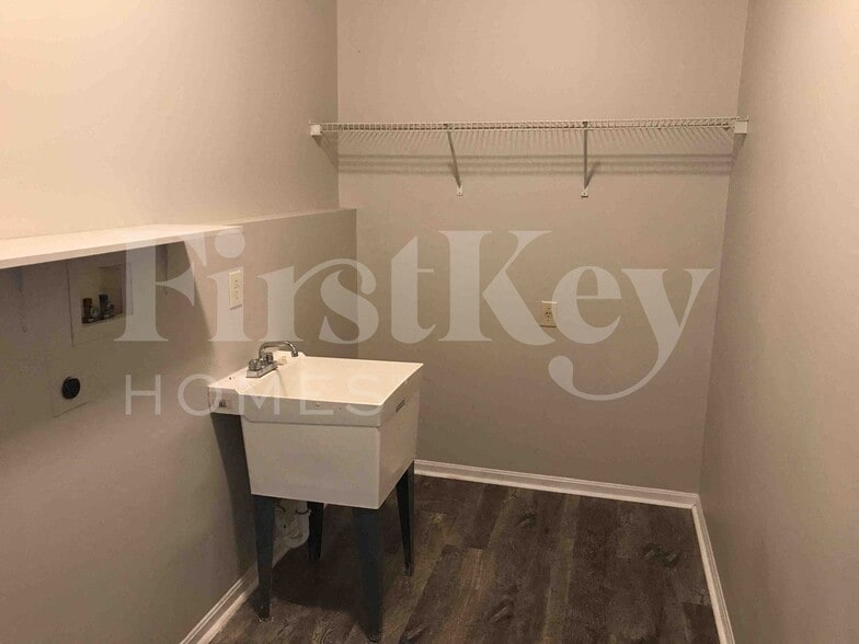 Building Photo - 3066 Blue Heron Dr