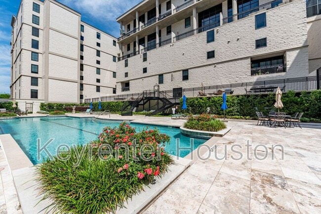 Building Photo - 1005 S Shepherd Dr