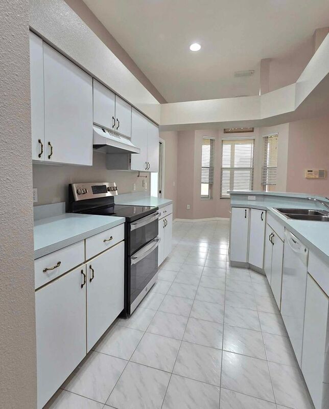 Building Photo - 7047 Hazeltine Cir
