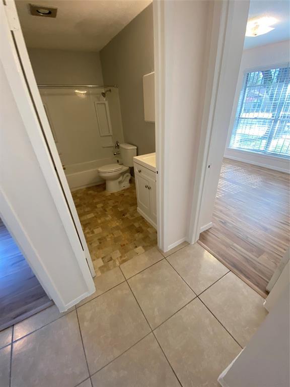 Building Photo - 2402 Dove Springs Dr