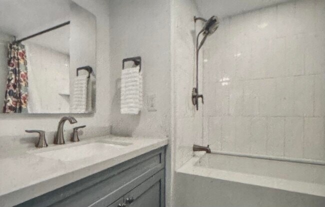 Building Photo - 1100 Scotia Dr