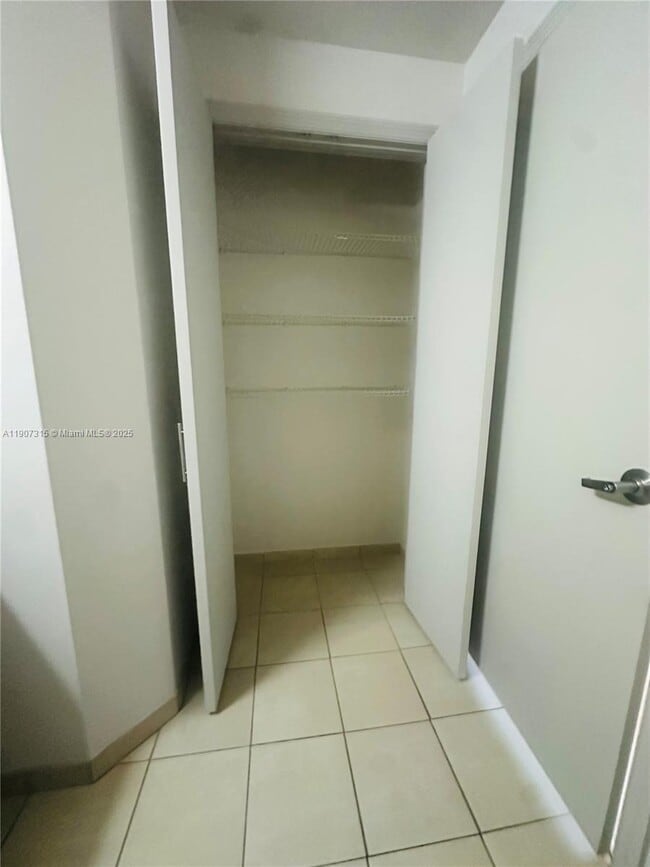 Building Photo - 817 SE 2nd Ave