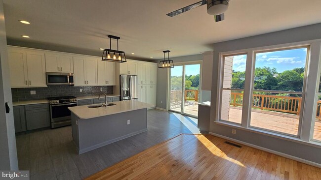 Building Photo - 43975 Lords Valley Terrace