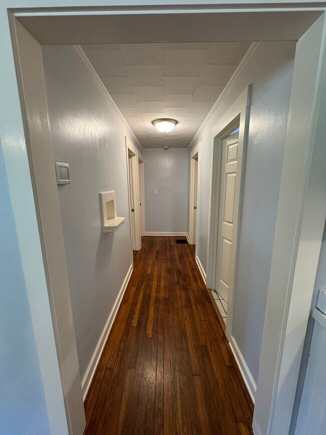 Building Photo - Historic Shiloh - One Level, Three Bedroom...