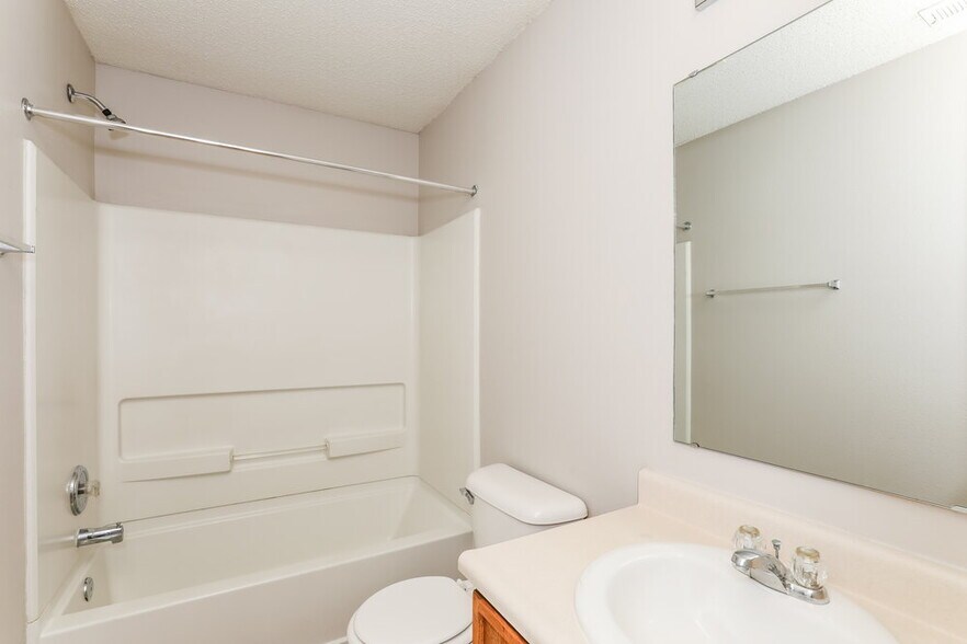 Building Photo - 911 Bentgrass Dr