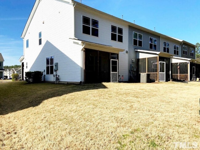 Building Photo - End Unit 3 Bedroom Townhome Morrisville RD...