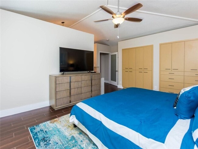 Building Photo - 2319 NE 16th Ave