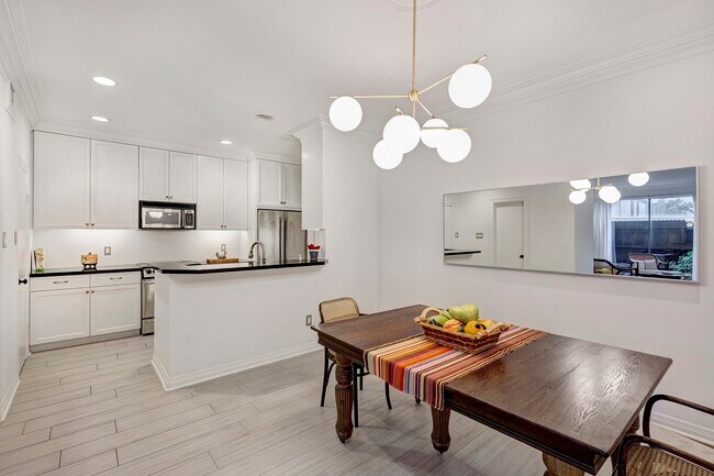 Building Photo - 1201 McDuffie St