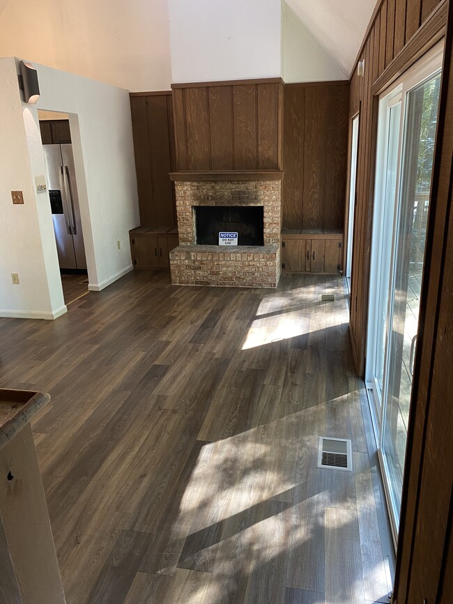 Building Photo - 3008 W University Ave