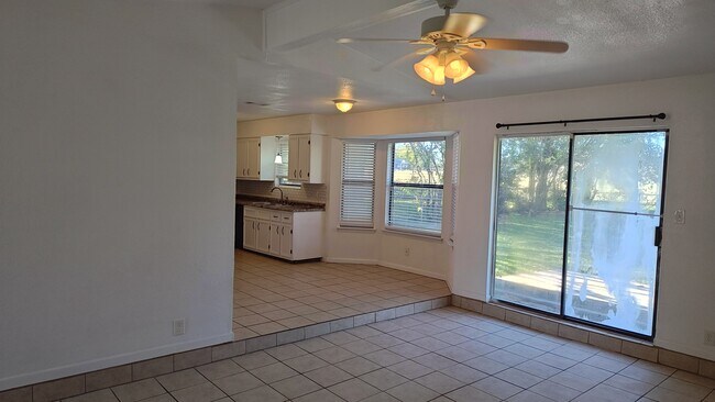 Building Photo - 1003 N 4th St