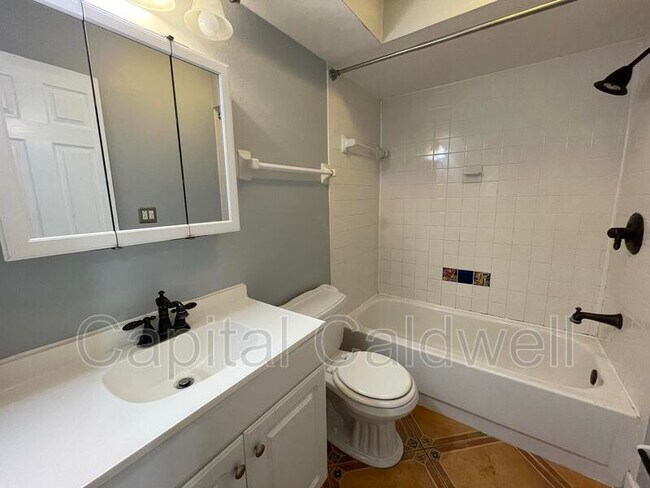 Building Photo - 12813 Starling Dr