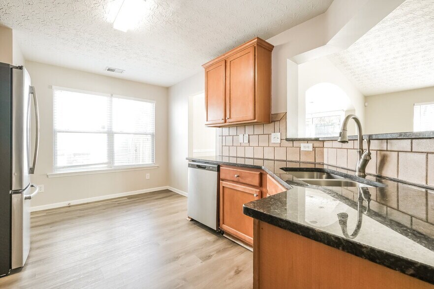 Building Photo - 238 Silver Arrow Cir