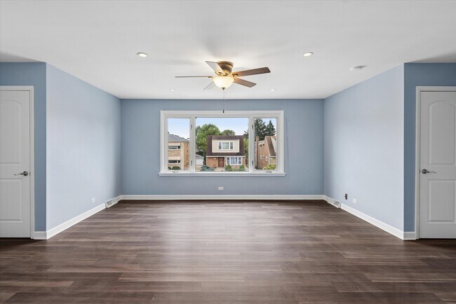 Building Photo - 6122 W Leland Ave