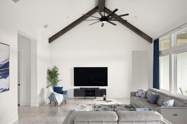 Building Photo - 913 Almeria Bend