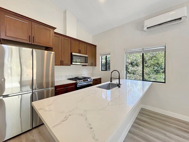 Building Photo - Charming 2BD/2BA Home in North Park W/ W/D...