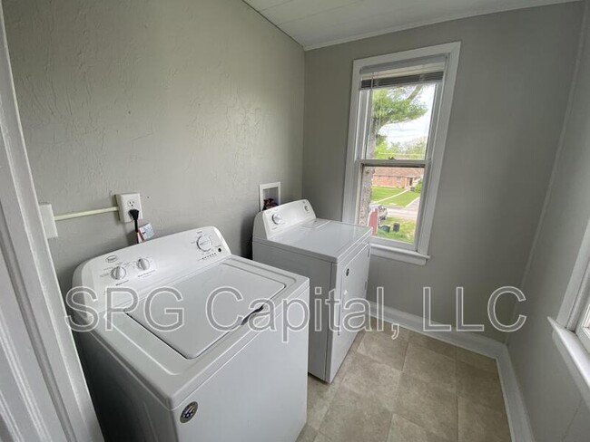 Building Photo - 422 Locust St