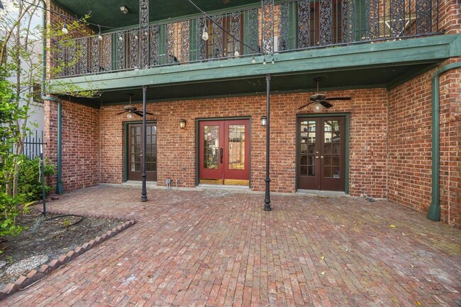 Building Photo - 2025 Elmen St