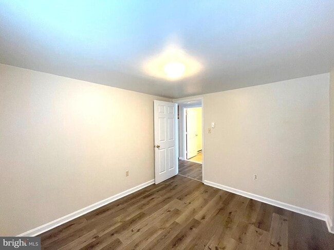 Building Photo - 490 Coster Rd