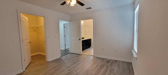 Building Photo - 2391 Beacon Landing Cir