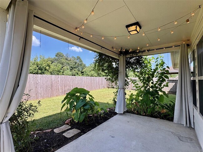 Building Photo - 23806 Willow Haven Dr