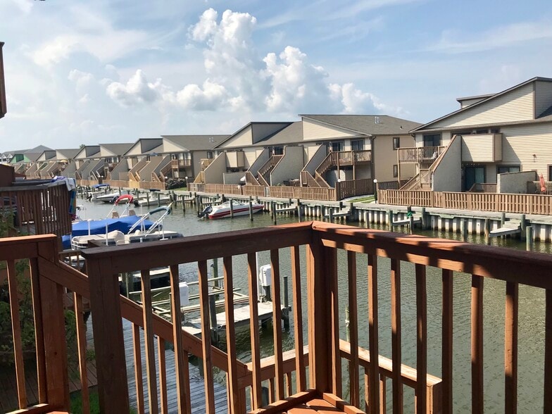 Building Photo - 122 Newport Bay Dr