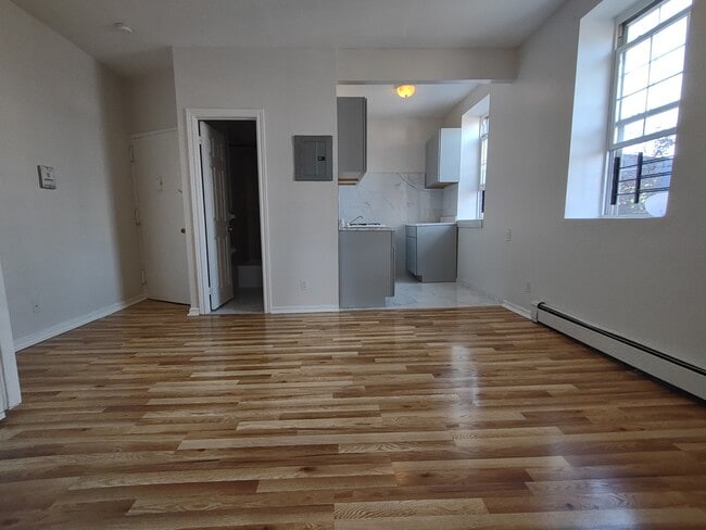 Building Photo - 903 Glenmore Ave