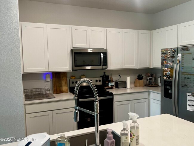 Building Photo - 646 Celtic dr