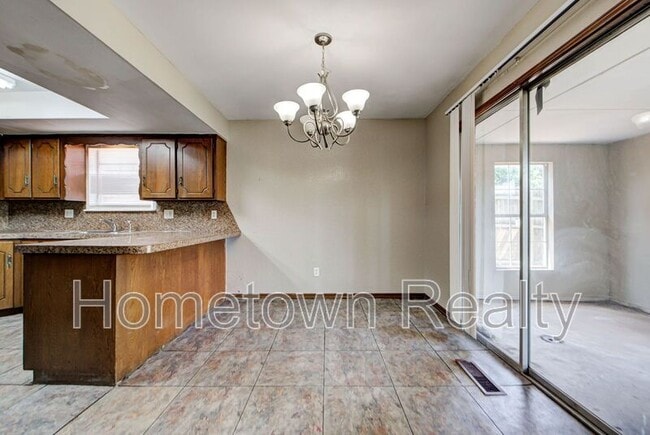 Building Photo - 7301 Edenborough Dr
